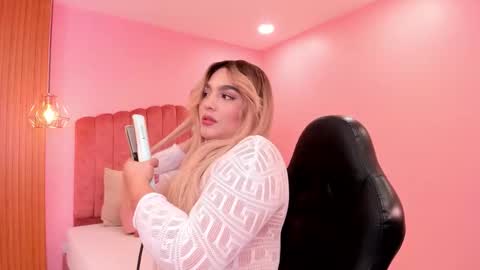 Snapshot of eva_saintt chatting on 11.19.25 eva_saintt online show from 11.19.25