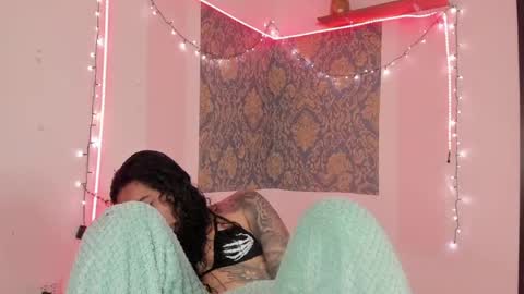 Snapshot of eva_sanderslee chatting on 05.12.26 Eva online show from 05.12.26