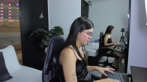 Snapshot of eva_swan_ chatting on 05.06.26 E V A online show from 05.06.26