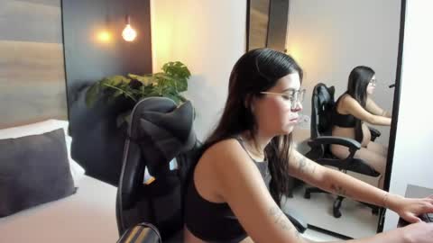 Snapshot of eva_swan_ chatting on 05.12.26 E V A online show from 05.12.26