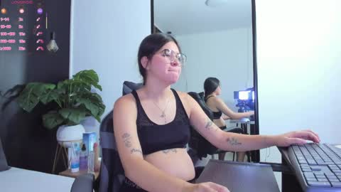 Snapshot of eva_swan_ chatting on 05.23.26 E V A online show from 05.23.26