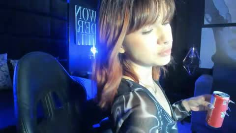 Snapshot of eva_viulet chatting on 04.19.26 MISS EVY online show from 04.19.26