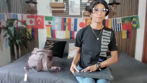 Snapshot of evaa_campbell chatting on 06.25.26 Eva online show from 06.25.26