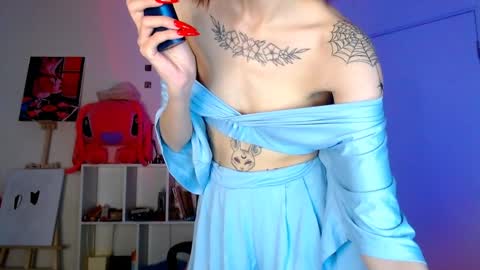 Snapshot of evaa_coy chatting on 12.08.24 Eva online show from 12.08.24