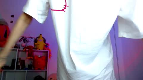 Snapshot of evaa_coy chatting on 12.28.24 Eva online show from 12.28.24