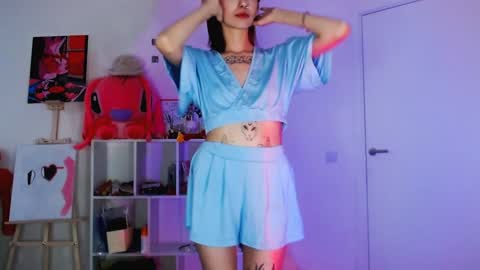 Snapshot of evaa_coy chatting on 01.06.25 Eva online show from 01.06.25