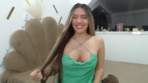 Snapshot of evabomb chatting on 12.11.24 EvaBomb online show from 12.11.24