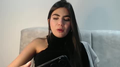 evacollins12 online show from 10.01.25