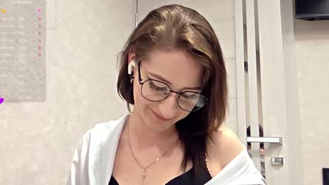 Snapshot of evadevis chatting on 05.19.26 EvaDevis online show from 05.19.26