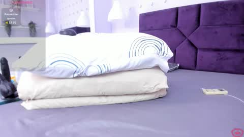 Snapshot of evahalston chatting on 10.25.25 evahalston online show from 10.25.25