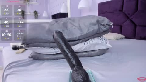 Snapshot of evahalston chatting on 10.31.25 evahalston online show from 10.31.25