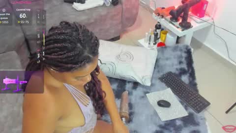 Snapshot of evahalston chatting on 11.05.25 evahalston online show from 11.05.25