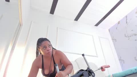 Snapshot of evahalston chatting on 05.21.26 evahalston online show from 05.21.26