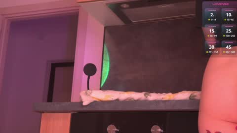 Snapshot of evahothead chatting on 12.20.24 Eva here Wednesday till Sunday online show from 12.20.24