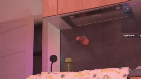 Snapshot of evahothead chatting on 01.02.25 Eva here Wednesday till Sunday online show from 01.02.25