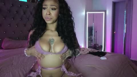 Snapshot of evajonez chatting on 11.14.25 Eva online show from 11.14.25