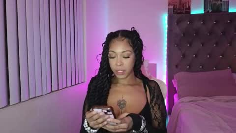 Snapshot of evajonez chatting on 11.21.25 Eva online show from 11.21.25