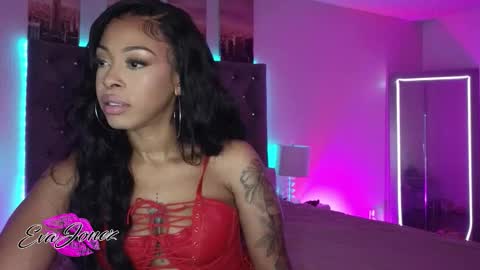 Snapshot of evajonez chatting on 12.19.25 Eva online show from 12.19.25