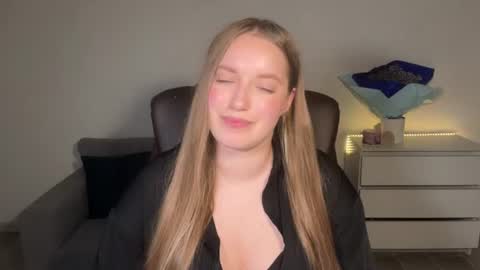 Snapshot of evajuly chatting on 06.19.26 Eva online show from 06.19.26