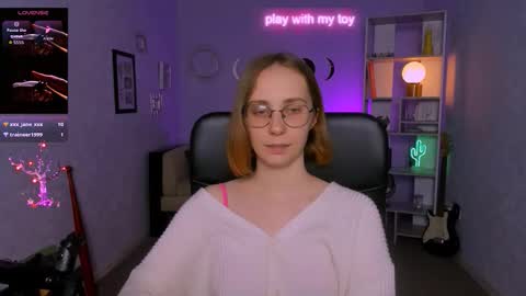 Snapshot of evalora_vei chatting on 11.07.25 evalora online show from 11.07.25