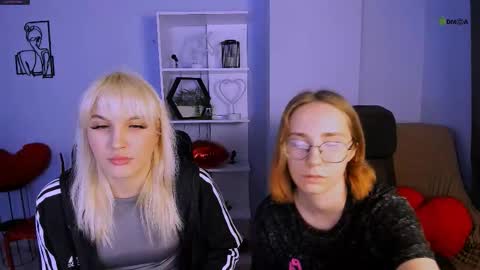 Snapshot of evalora_vei chatting on 11.23.25 evalora online show from 11.23.25