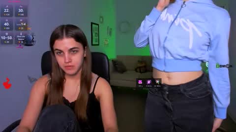 Snapshot of evalora_vei chatting on 12.01.25 evalora online show from 12.01.25