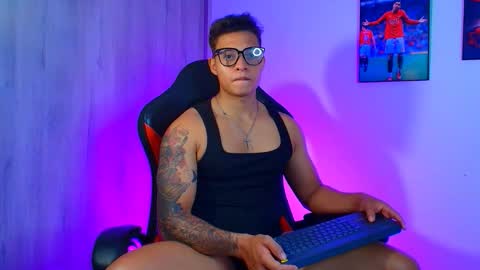 Snapshot of evan_greey chatting on 10.09.25 EVAN GREY online show from 10.09.25