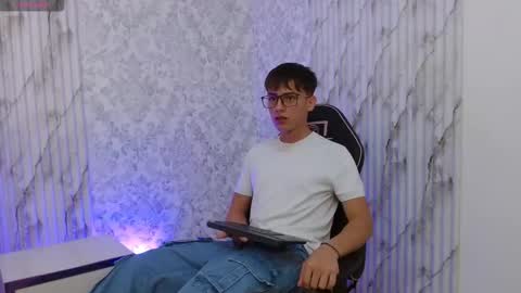 Snapshot of evan_tay chatting on 01.08.26 evan_tay online show from 01.08.26