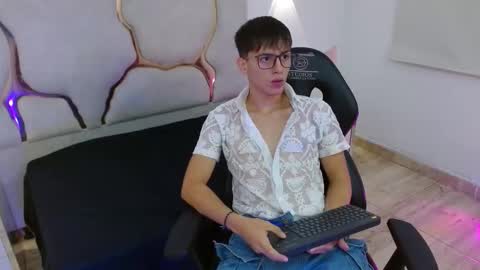 Snapshot of evan_tay chatting on 01.11.26 evan_tay online show from 01.11.26