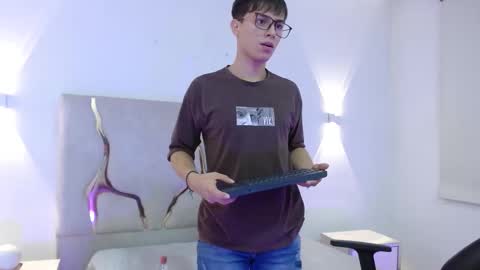 Snapshot of evan_tay chatting on 01.17.26 evan_tay online show from 01.17.26