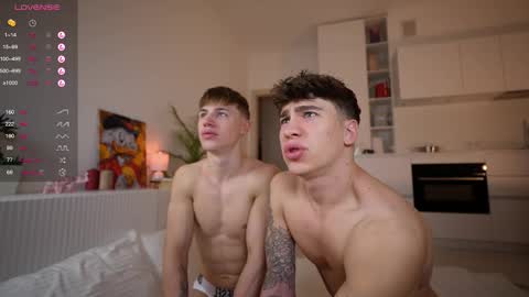 Snapshot of evan_white_ chatting on 12.01.25 evan_white_ online show from 12.01.25