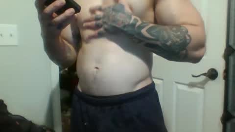 Snapshot of evancage chatting on 11.08.25 evan cage online show from 11.08.25