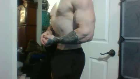 Snapshot of evancage chatting on 11.10.25 evan cage online show from 11.10.25