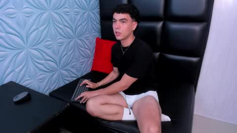 Snapshot of evancox20 chatting on 01.17.26 EVANCOX online show from 01.17.26