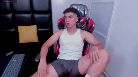 Snapshot of evancox20 chatting on 02.02.26 EVANCOX online show from 02.02.26