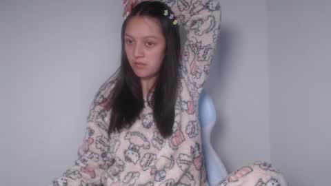 Snapshot of evangeline_petite chatting on 09.11.25 eva online show from 09.11.25