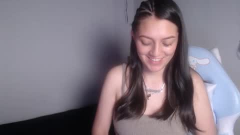 Snapshot of evangeline_petite chatting on 11.13.25 eva online show from 11.13.25