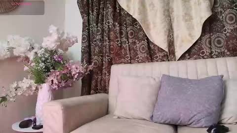 Snapshot of evangelyne_rose chatting on 11.19.25 Evangelyne online show from 11.19.25