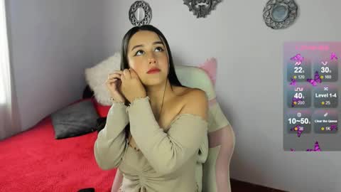 Snapshot of evans_hailey_15 chatting on 02.04.25 hailey online show from 02.04.25