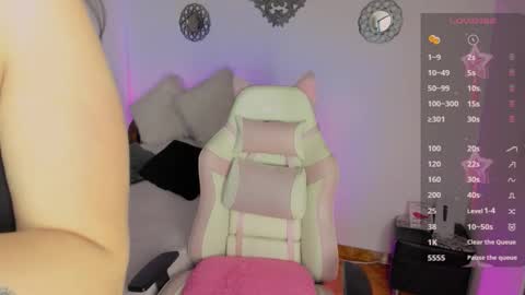 Snapshot of evans_hailey_15 chatting on 11.28.25 hailey online show from 11.28.25