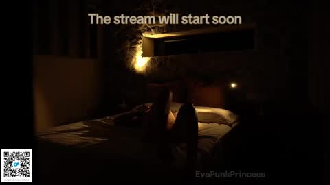 Snapshot of evapunkprincess chatting on 03.10.25 Eva online show from 03.10.25