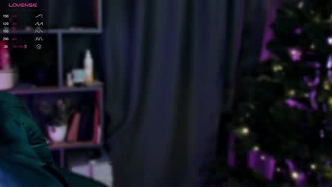 Snapshot of evaredmooon chatting on 12.09.24 Moon online show from 12.09.24