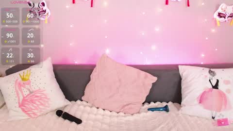Snapshot of evarey_ chatting on 05.18.26 Adelina online show from 05.18.26