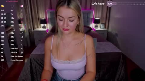 Snapshot of evarider chatting on 11.08.25 EvaRider online show from 11.08.25