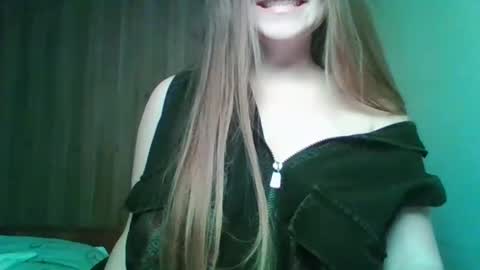 evasapples2026 online show from 04.22.26