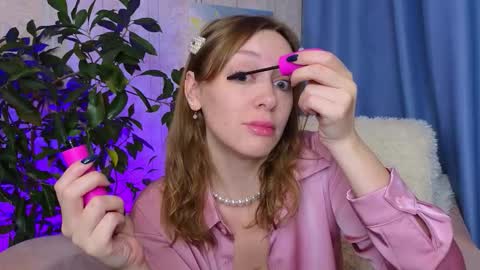 Snapshot of evashiny_ chatting on 11.12.25 Eve online show from 11.12.25