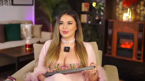 Snapshot of evasunderland chatting on 01.12.25 Eva online show from 01.12.25