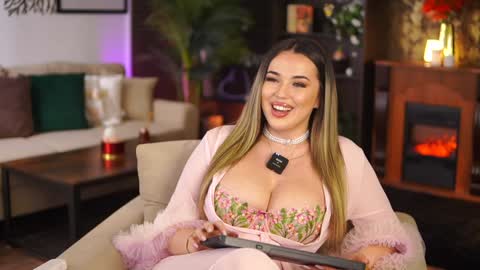 Snapshot of evasunderland chatting on 01.13.25 Eva online show from 01.13.25