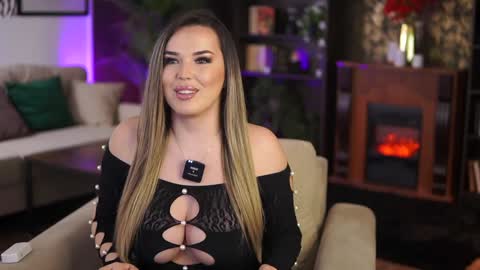 Snapshot of evasunderland chatting on 02.08.25 Eva online show from 02.08.25