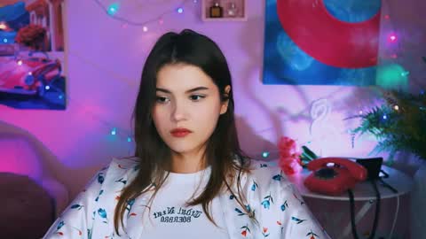 Snapshot of evathopson chatting on 12.21.24 Eva next stream - - 1600 UTC2000 online show from 12.21.24